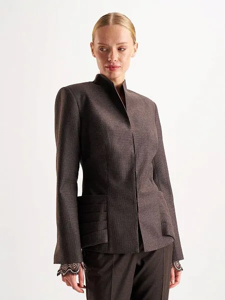 Приталенный жакет с фигурной драпировкой 