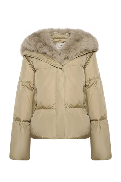 Короткий пуховик с меховым капюшоном 