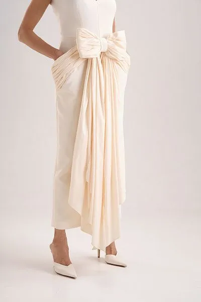 Платье-футляр с бантом