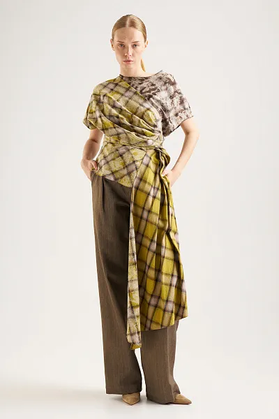 Асимметричный топ с коротким рукавом