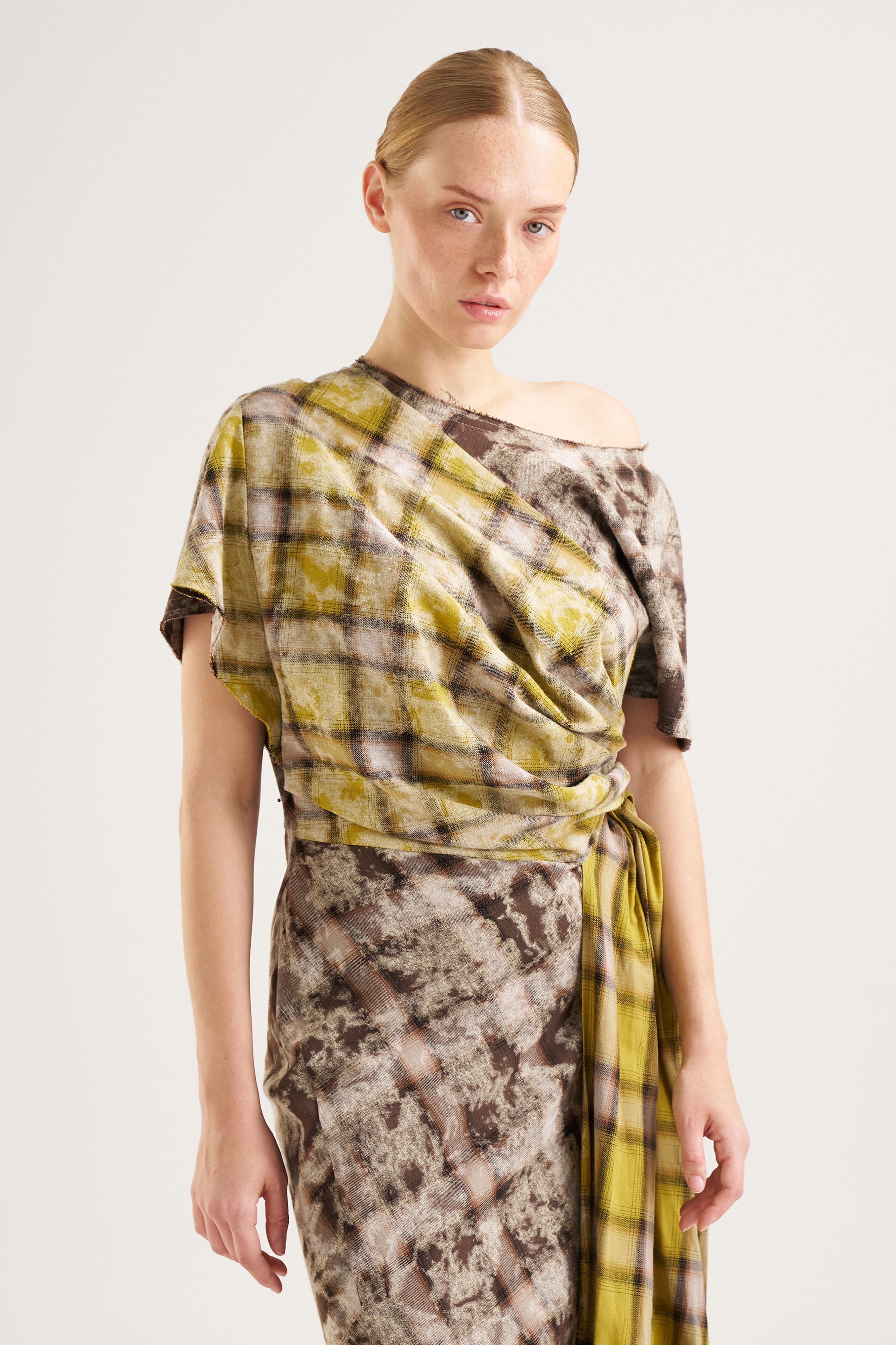 картинка Асимметричное платье с коротким рукавом от Polina Repik Wear